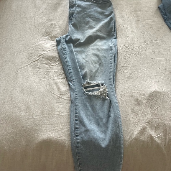 Good American Stretchy size 16 jeans. - Picture 4 of 4